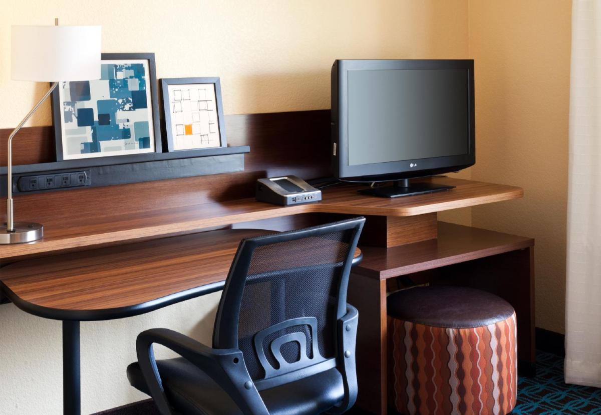 Country Inn & Suites by Radisson Phoenix Airport AZ - image 3