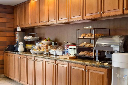 Country Inn & Suites by Radisson Phoenix Airport AZ - image 46