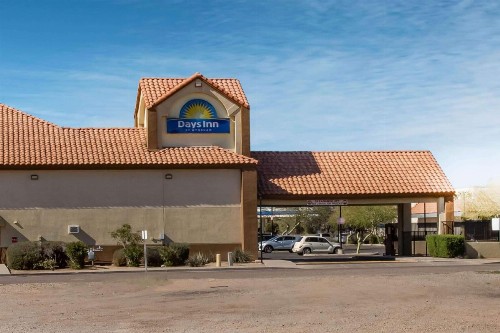 Days Inn by Wyndham Phoenix North - image 1
