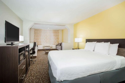 Days Inn by Wyndham Phoenix North - image 17
