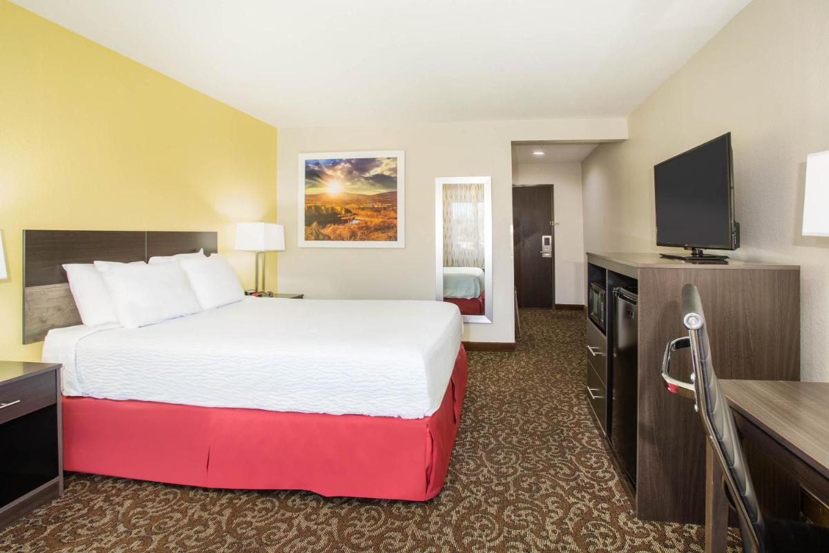 Days Inn by Wyndham Phoenix North - image 2