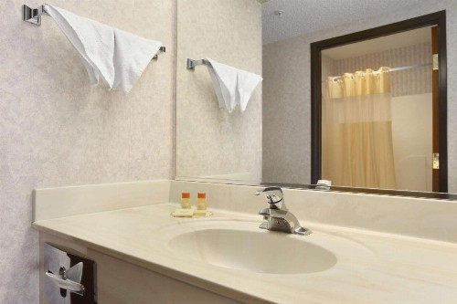 Days Inn by Wyndham Phoenix North - image 29