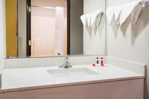 Days Inn by Wyndham Phoenix North - image 41