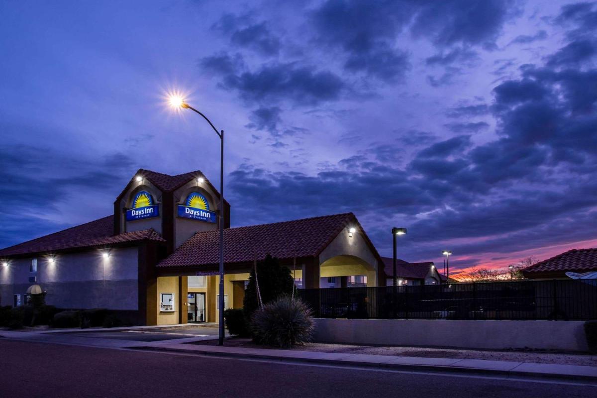 Days Inn by Wyndham Phoenix North - image 7
