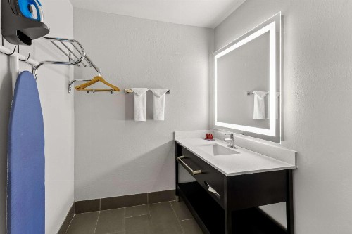 SureStay Hotel by Best Western Phoenix Airport - image 15