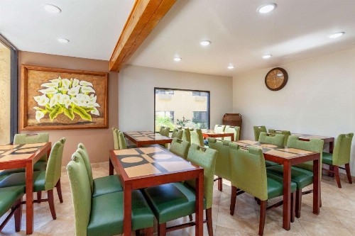 Quality Inn Phoenix Scottsdale West - image 10