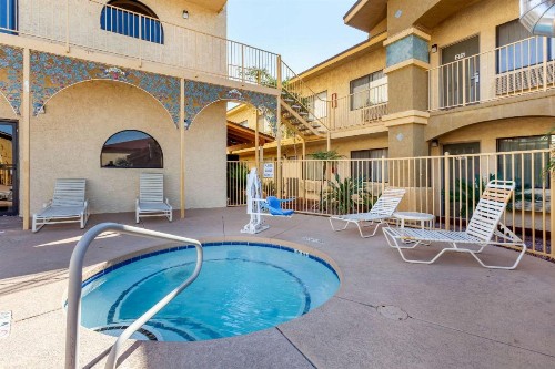 Quality Inn Phoenix Scottsdale West - image 3