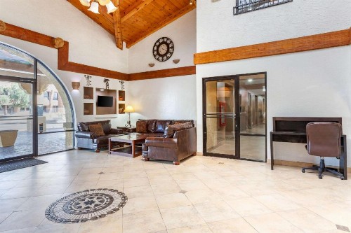 Quality Inn Phoenix Scottsdale West - image 4