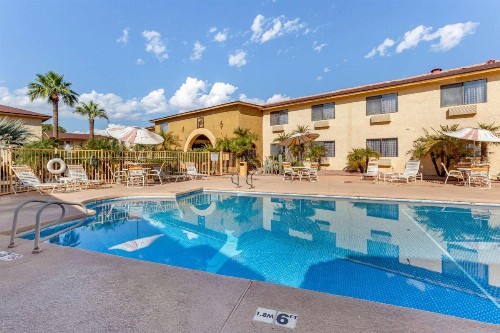 Quality Inn Phoenix Scottsdale West - image 6