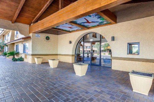 Quality Inn Phoenix Scottsdale West - image 7
