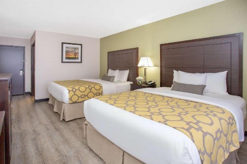 Baymont by Wyndham Phoenix I-10 near 51st Ave - image 32