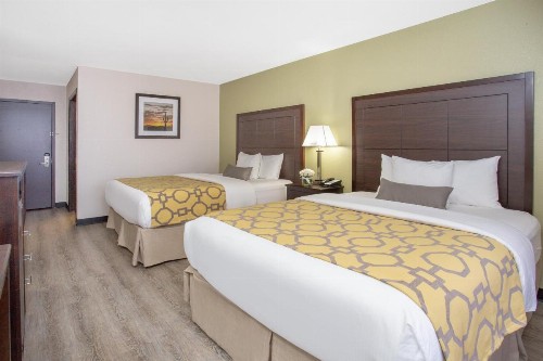 Baymont by Wyndham Phoenix I-10 near 51st Ave - image 38