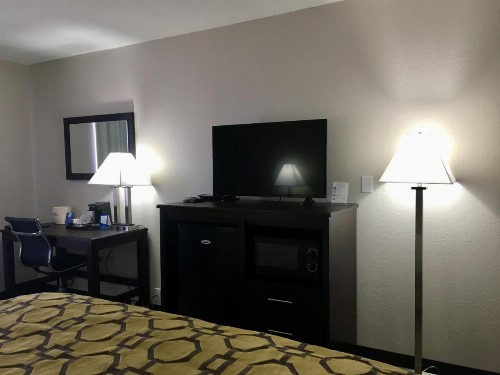 Baymont by Wyndham Phoenix I-10 near 51st Ave - image 39