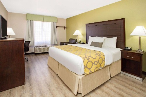 Baymont by Wyndham Phoenix I-10 near 51st Ave - image 45