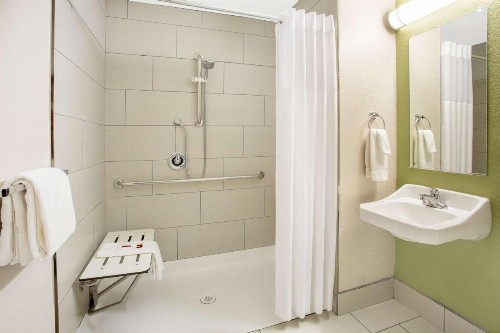 Baymont by Wyndham Phoenix I-10 near 51st Ave - image 50