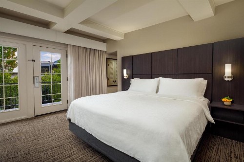Holiday Inn and Suites Phoenix Airport North an IHG Hotel - image 10