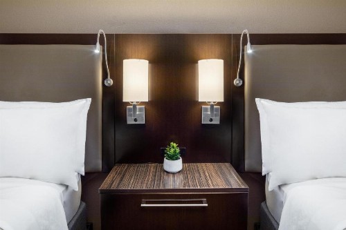 Holiday Inn and Suites Phoenix Airport North an IHG Hotel - image 11