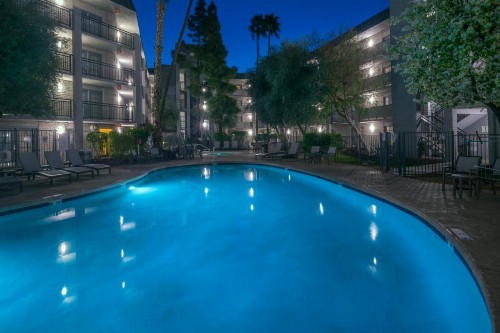 Holiday Inn and Suites Phoenix Airport North an IHG Hotel - image 14