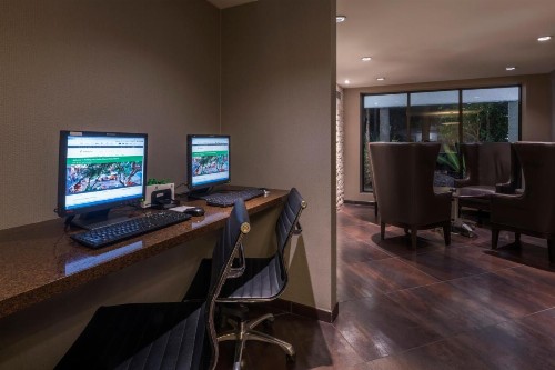 Holiday Inn and Suites Phoenix Airport North an IHG Hotel - image 16