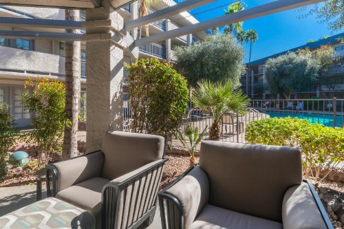 Holiday Inn and Suites Phoenix Airport North an IHG Hotel - image 21