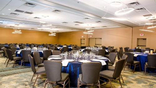 Holiday Inn and Suites Phoenix Airport North an IHG Hotel - image 24