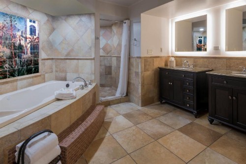 Holiday Inn and Suites Phoenix Airport North an IHG Hotel - image 30