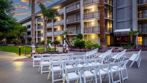 Holiday Inn and Suites Phoenix Airport North an IHG Hotel - image 35