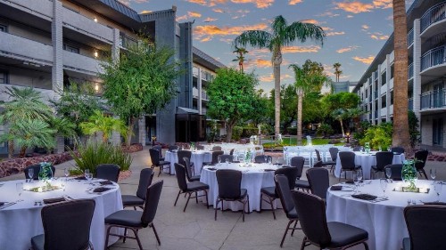 Holiday Inn and Suites Phoenix Airport North an IHG Hotel - image 37