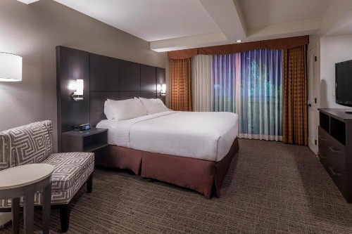 Holiday Inn and Suites Phoenix Airport North an IHG Hotel - image 40
