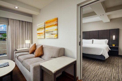 Holiday Inn and Suites Phoenix Airport North an IHG Hotel - image 9