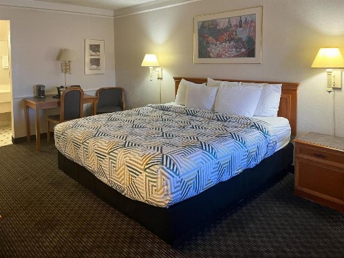 La Quinta Inn by Wyndham Phoenix Thomas Road - image 12