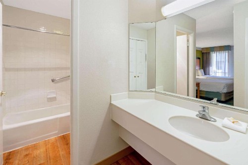 La Quinta Inn by Wyndham Phoenix North - image 19