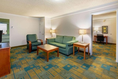 La Quinta Inn by Wyndham Phoenix North - image 22