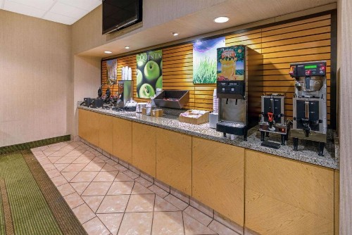 La Quinta Inn by Wyndham Phoenix North - image 8