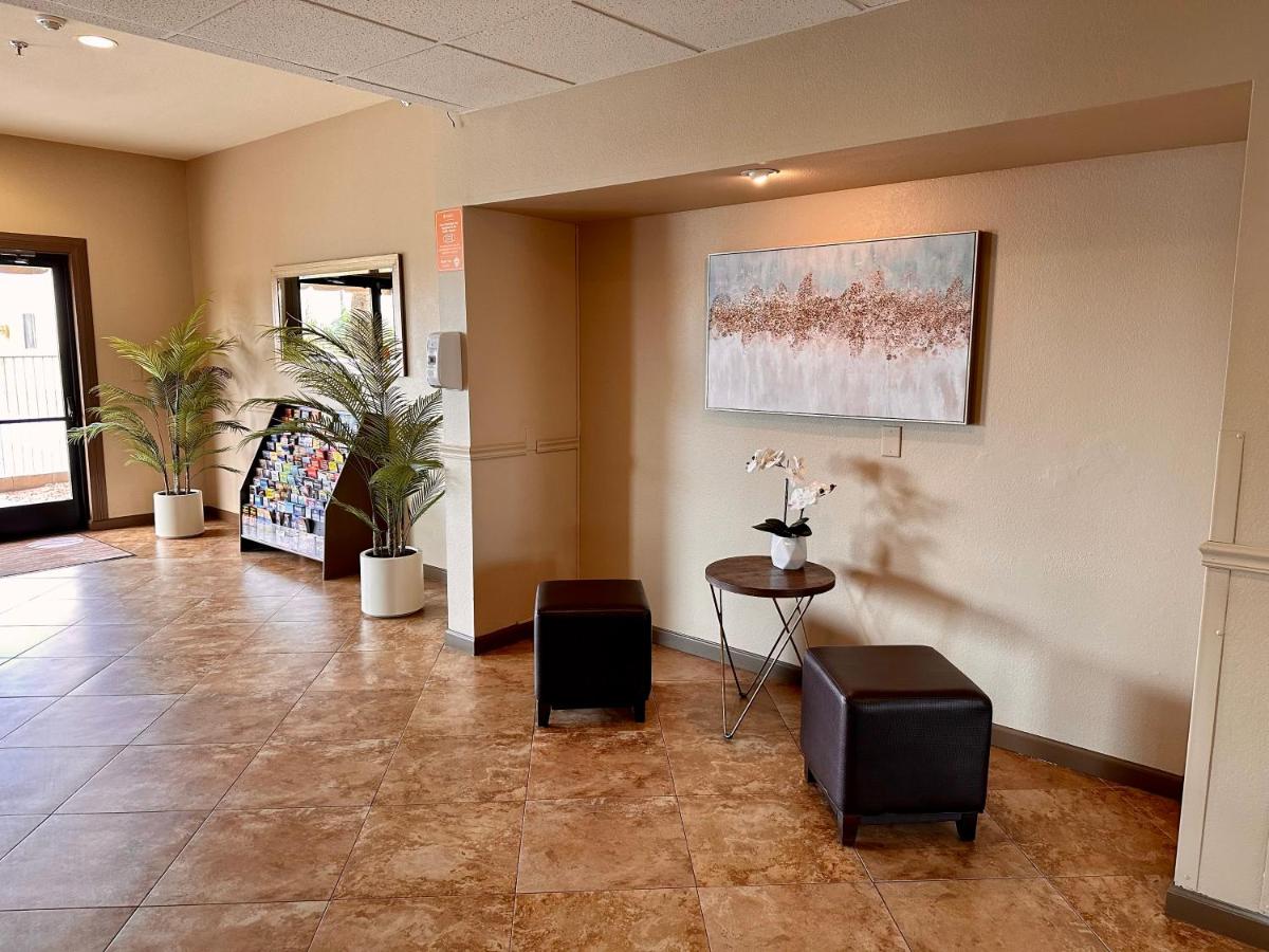 Comfort Inn West Phoenix at 27th Ave and I-I0 - main image
