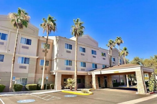 Comfort Suites At Metro Center Phoenix - image 1