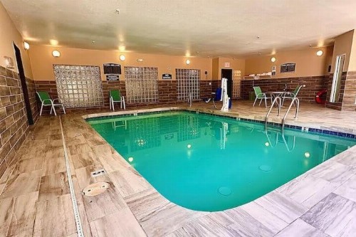 Comfort Suites At Metro Center Phoenix - image 11