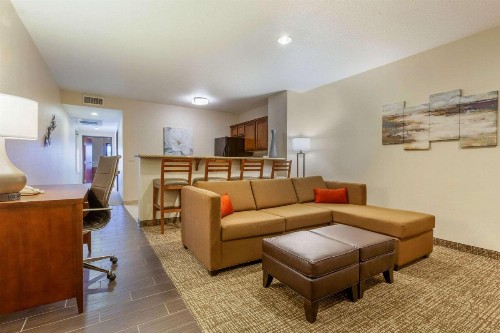 Comfort Suites Glendale - State Farm Stadium Area - image 12