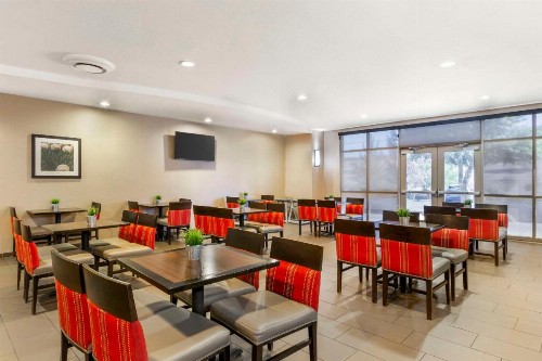 Comfort Suites Glendale - State Farm Stadium Area - image 21