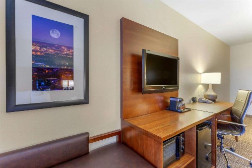 Comfort Suites Glendale - State Farm Stadium Area - image 38