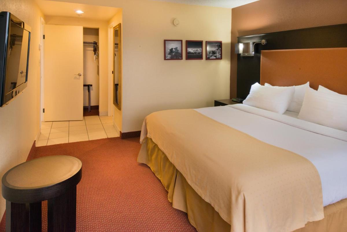 GreenTree Hotel Phoenix West - image 2