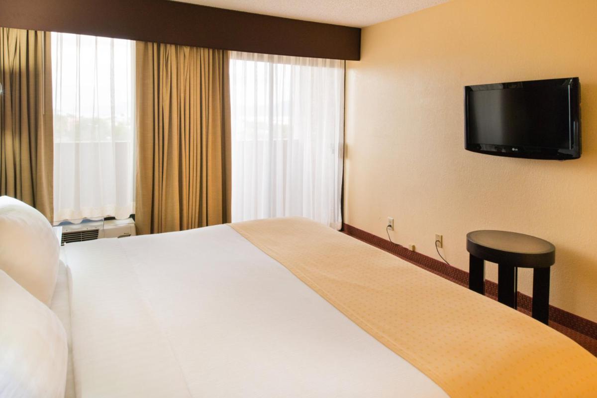 GreenTree Hotel Phoenix West - image 3