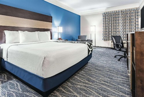La Quinta by Wyndham Phoenix I-10 West - image 11