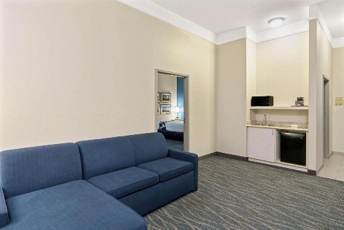 La Quinta by Wyndham Phoenix I-10 West - image 22