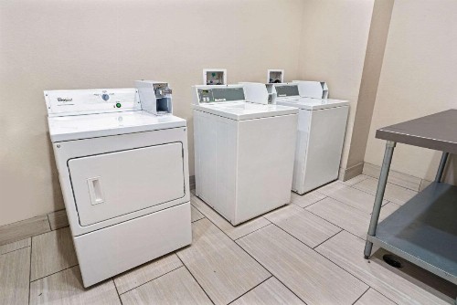 La Quinta by Wyndham Phoenix I-10 West - image 29