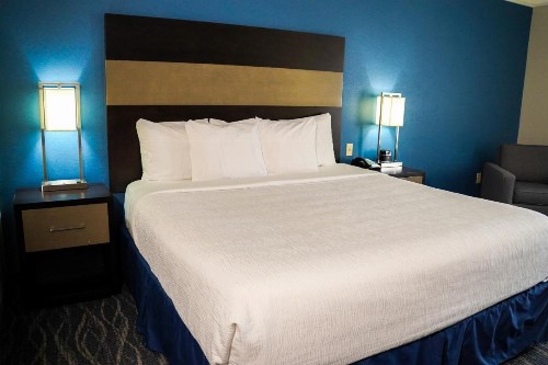 La Quinta by Wyndham Phoenix I-10 West - image 5