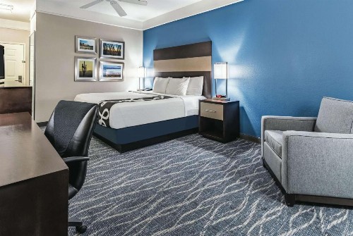 La Quinta by Wyndham Phoenix I-10 West - image 8