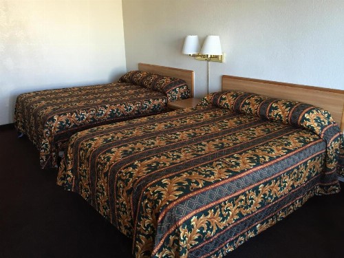 EZ 8 Motel Airporter - image 14