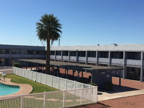 EZ 8 Motel Airporter - image 17