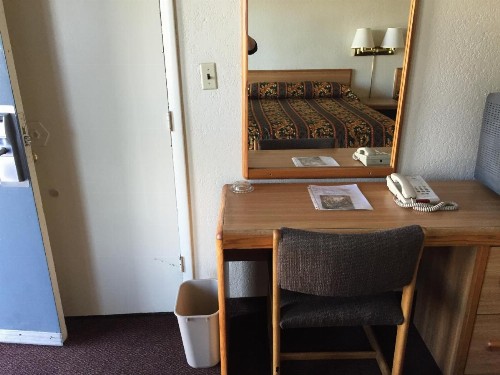 EZ 8 Motel Airporter - image 18